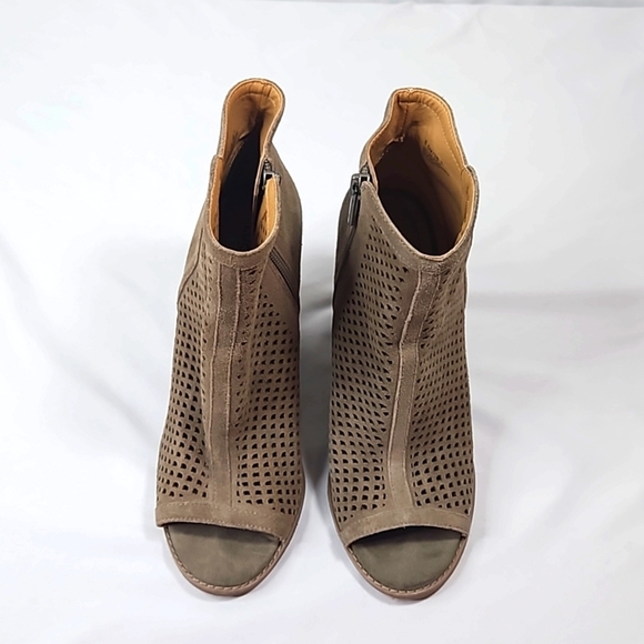 Lucky Brand Gray Suede Heeled Boots Sz 8.5 - Picture 5 of 8